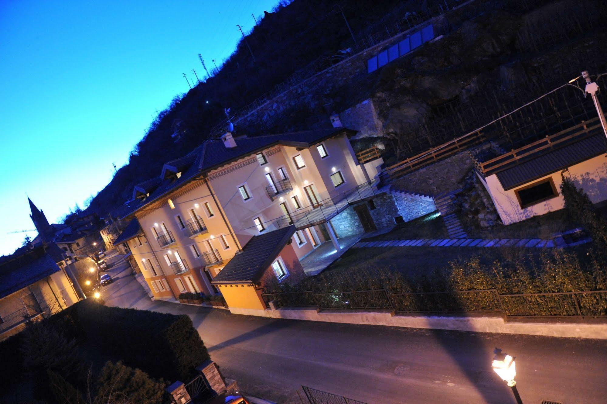 Au Berceau Du Bien-Etre Villa Chambave Buitenkant foto